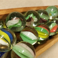 spillekugler glas farverige gammelt legetøj genbrug